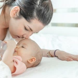 Quelle est la meilleure eau pour le biberon de mon bébé