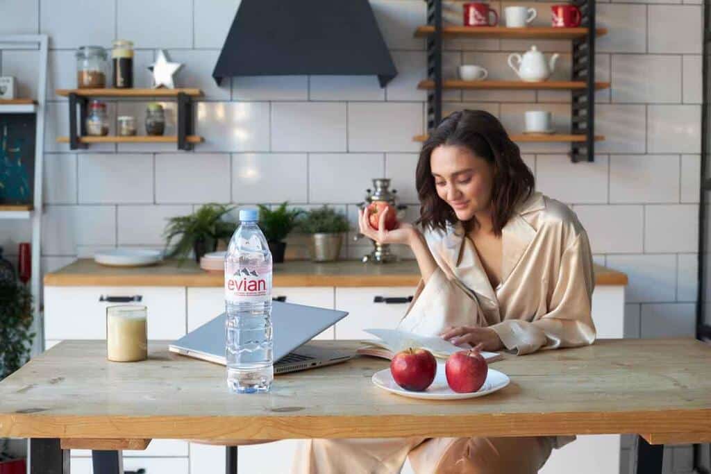 הקשר בין שתיית מים למצב הרוח